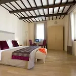 Alexander Hotel
